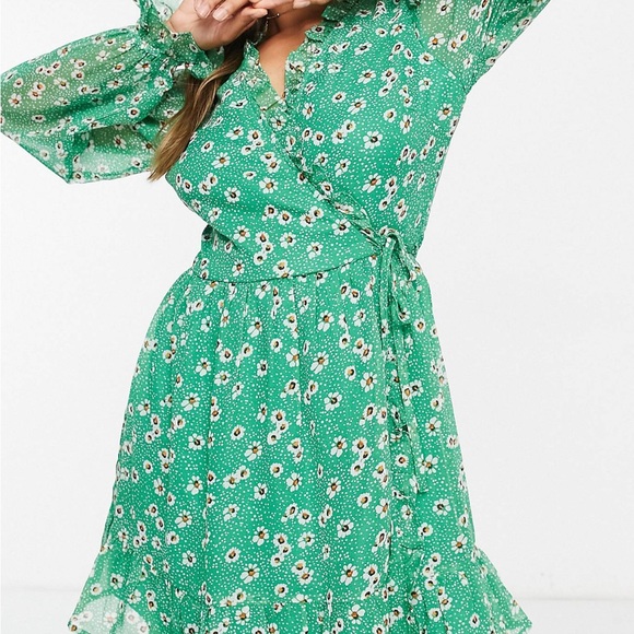 Dresses by In The Style- floral design with wrap front - Picture 1 of 3